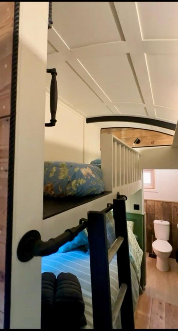 The Holly Hut Hotell Burton  Exteriör bild