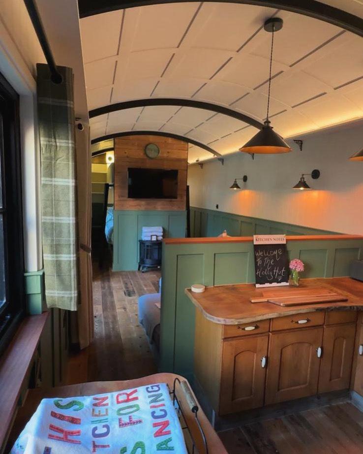 The Holly Hut Hotell Burton  Exteriör bild
